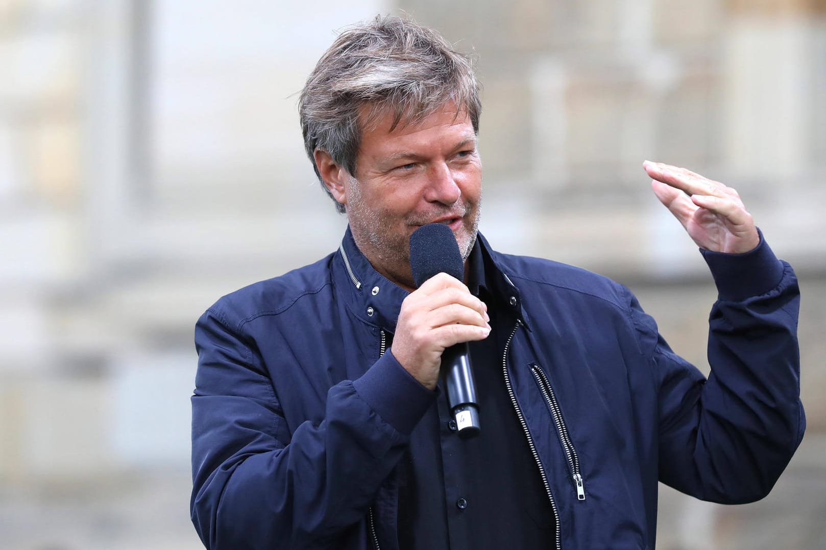 Robert Habeck: Der Grünen-Chef hat versichert, dass es eine Anhebung des Rentenalters nicht geben soll.