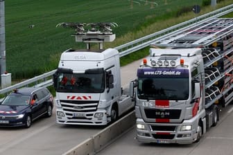 Testfahrt mit Oberleitungs-LKW auf der A 1