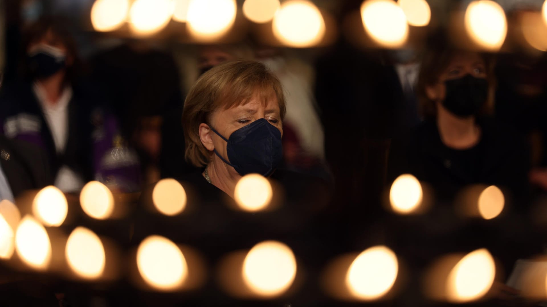 Angela Merkel: Die Bundeskanzlerin nahm an einem Gedenkgottesdienst im Aachener Dom teil.