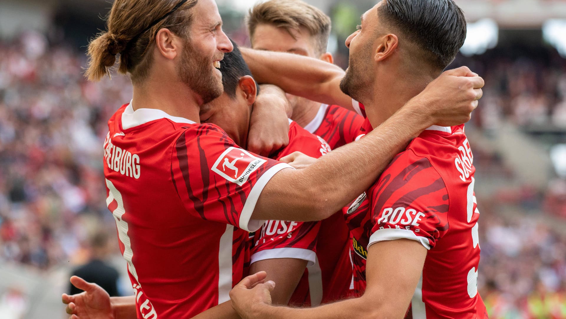 Bundesliga: Die Freiburger erwischten einen Sahnestart in Stuttgart. Bundesliga: Die Freiburger erwischten einen Sahnestart in Stuttgart.