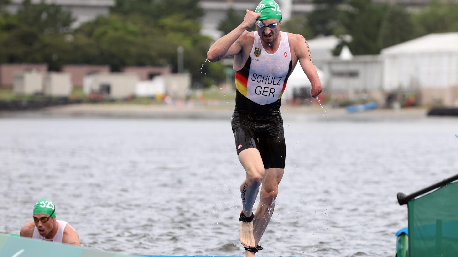 Martin Schulz nach dem Schwimmen beim Triathlon. Am Ende reichte es für Gold.