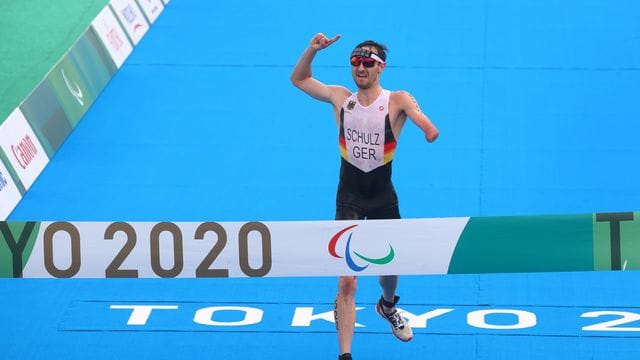 Triathlet Martin Schulz gewann bei den Paralympics die erste Goldmedaille für das deutsche Team. Triathlet Martin Schulz gewann bei den Paralympics die erste Goldmedaille für das deutsche Team.