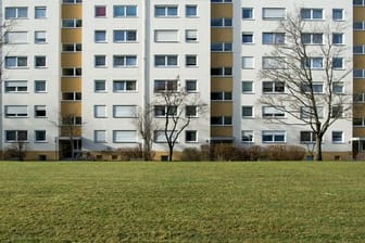 Ein Wohnhaus im Münchner Stadtteil Westkreuz (Archivbild): Die Mieten in der bayerischen Landeshauptstadt sind hoch.