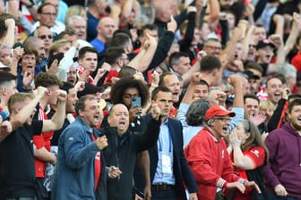 Liverpool-Fans beim Spiel gegen den FC Chelsea: Gegen ein paar der anwesenden Zuschauer wird nun ermittelt.