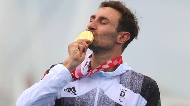 Gold als Belohnung: Triathlet Martin Schulz ist Paralympicssieger.