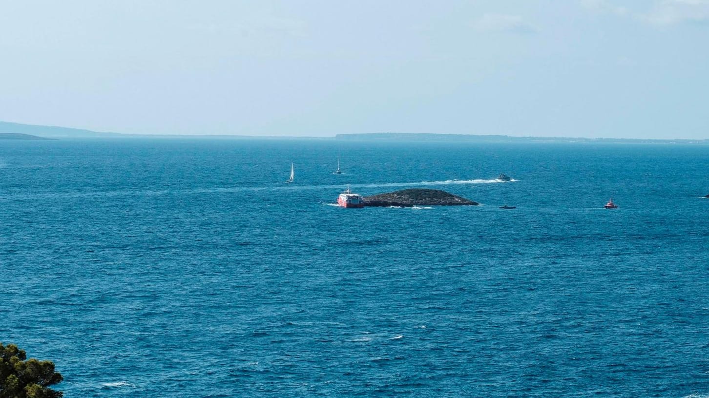 Fähre auf Insel vor Ibiza aufgelaufen: Mindestens zwölf Menschen wurden verletzt.