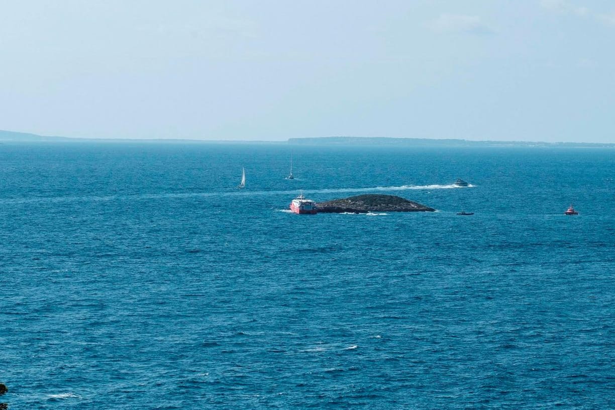 Fähre auf Insel vor Ibiza aufgelaufen: Mindestens zwölf Menschen wurden verletzt.