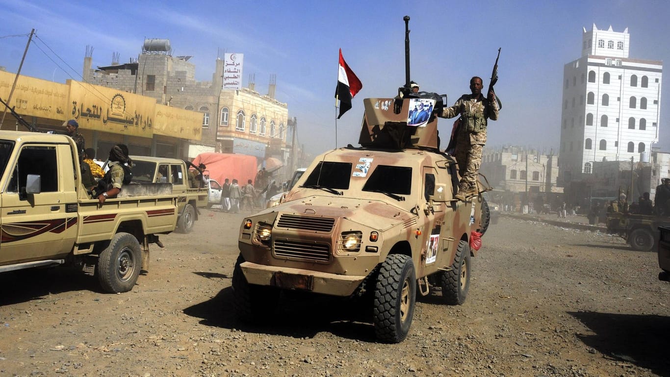 Huthi-Kämpfer in Sanaa: Sie kontrollieren den Norden des Landes, sowie die Hauptstadt Sanaa (Symbolbild).