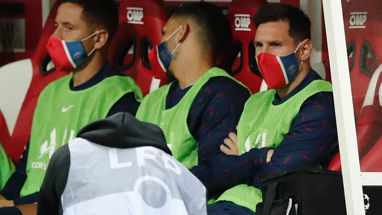 Lionel Messi: Der Argentinier sitzt gegen Reims zunächst nur auf der Bank.