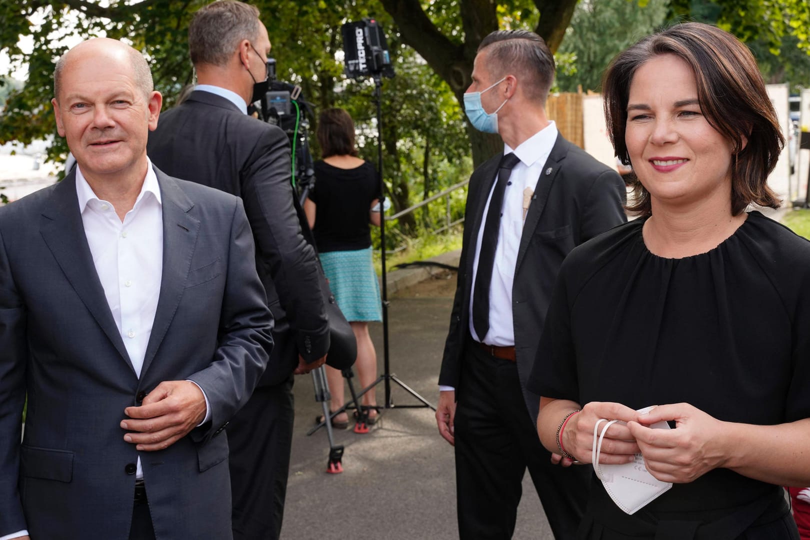 Olaf Scholz und Annalena Baerbock bei einer Veranstaltung in Potsdam (Archivbild). Beide fordern von der Linken ein klares Bekenntnis zur Nato.