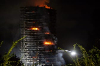 Der Brand hat das 20-stöckige Hochhaus in Mailand komplett zerstört.