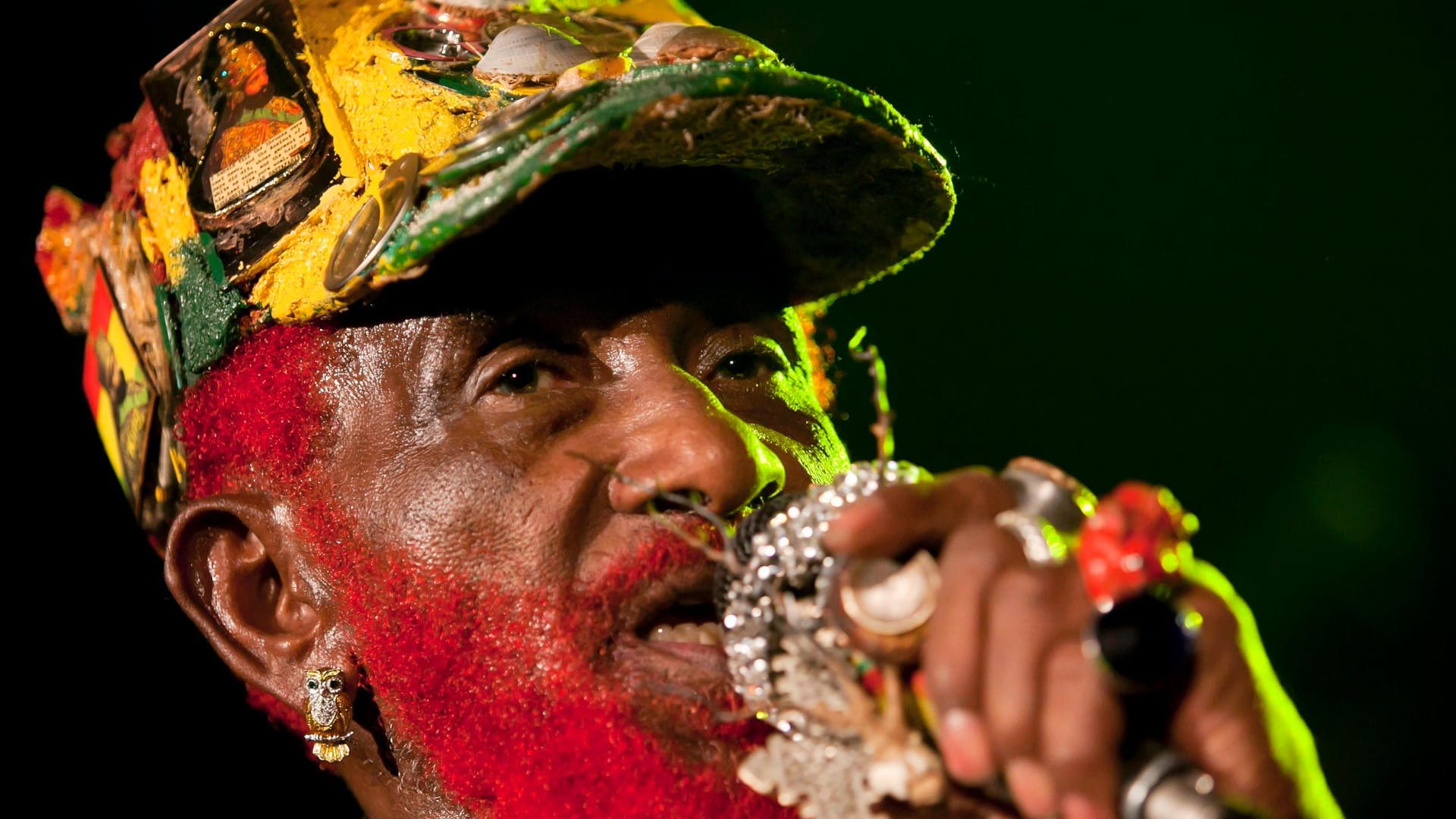 Lee "Scratch" Perry singt bei einem Festival in Budapest (Archivbild). Jetzt ist der Reggae-Sänger in Jamaika gestorben.