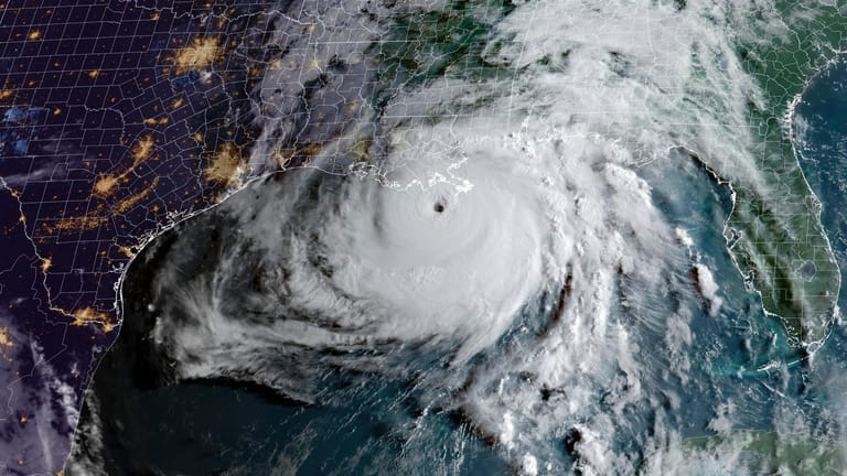Ein Satellitenbild zeigt die Ausmaße des Hurrikan: "Ida" ist auf den Tag genau 16 Jahre nach Hurrikan "Katrina" auf Land getroffen.