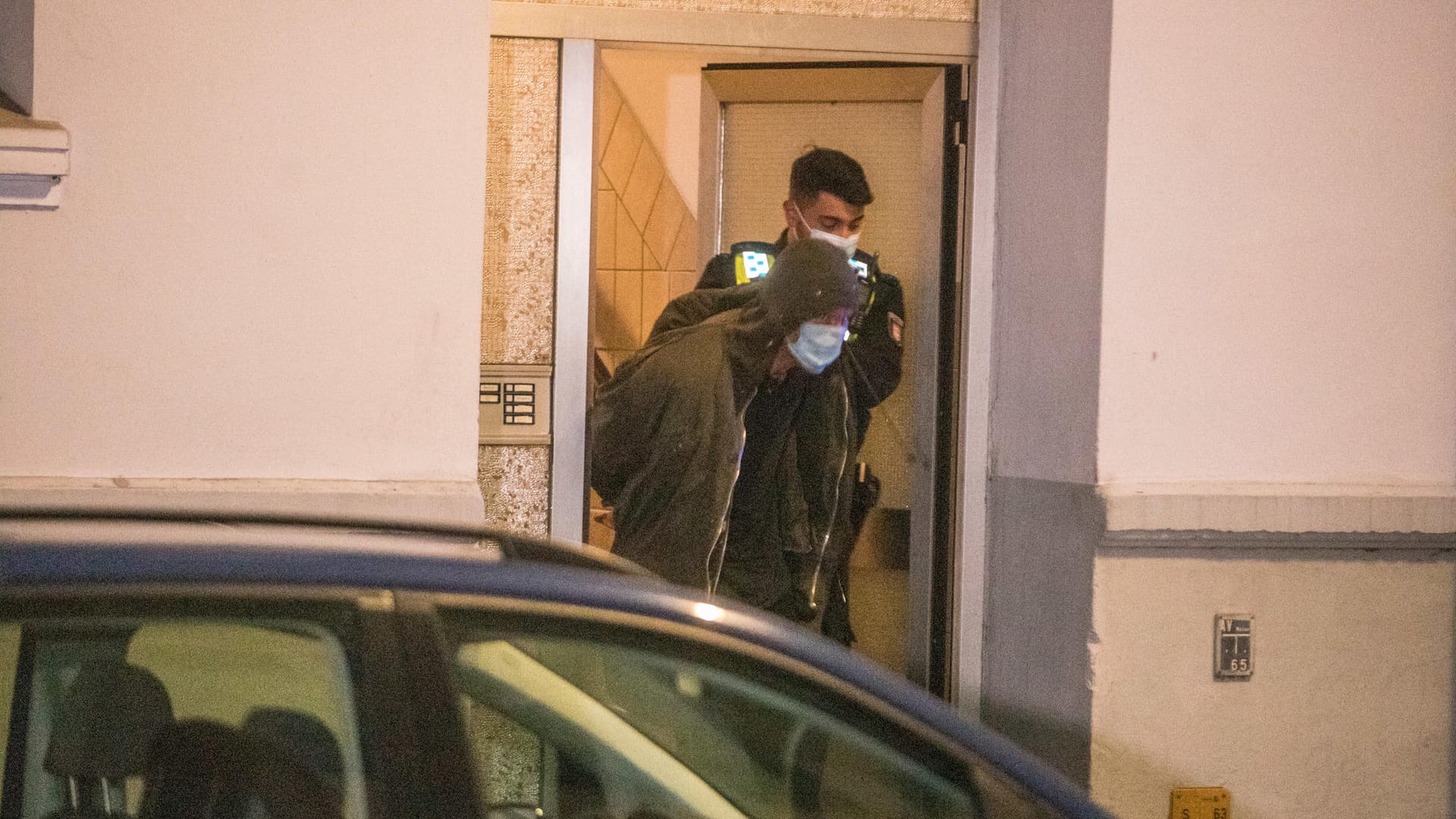 Großeinsatz der Polizei Hamburg: Ein bewaffneter Mann konnte überwältigt werden.