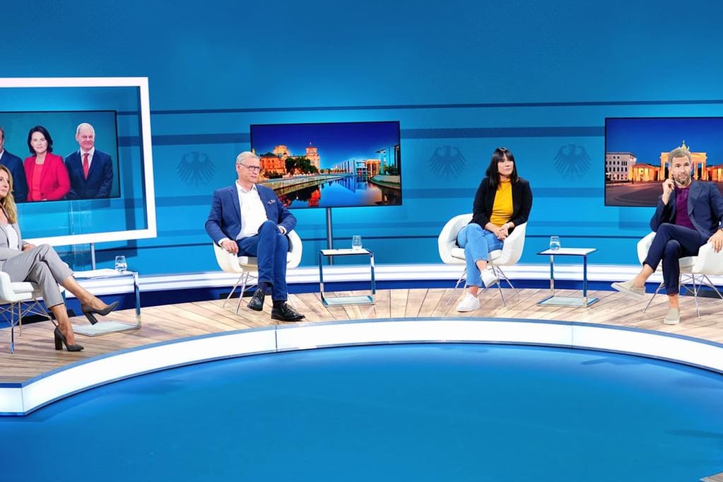 Die Analyse des RTL-Triells: Frauke Ludowig, Günther Jauch, Louisa Dellert und Micky Beisenherz im Studio. Zusätzlich waren noch Motsi Mabuse und Nikolas Blome dabei.