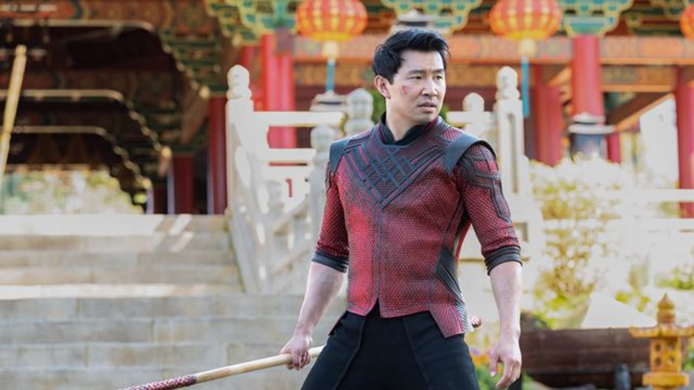 Simu Liu als Shang-Chi in einer Szene des Films "Shang-Chi and the Legend of the Ten Rings".