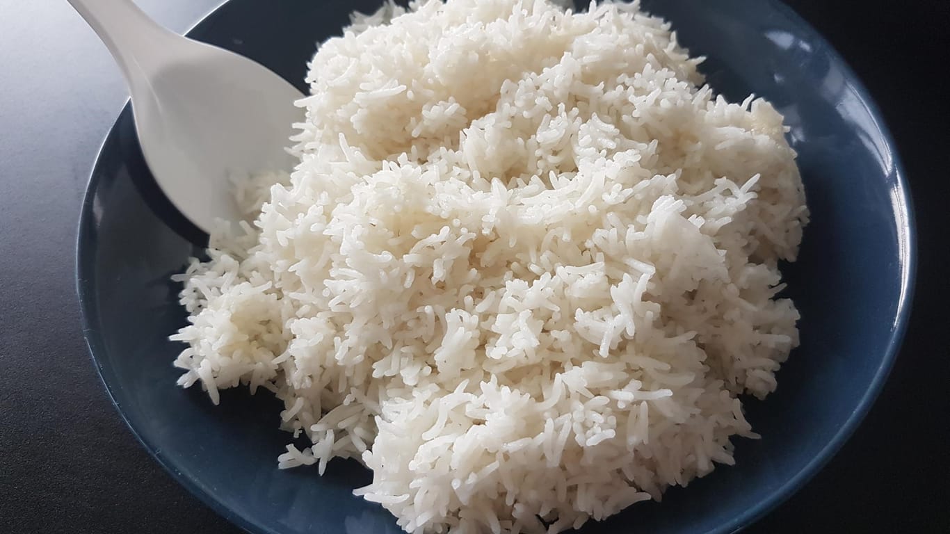 Das Endergebnis: Fluffige Reiskörner ganz ohne trockene oder angebrannte Stellen.