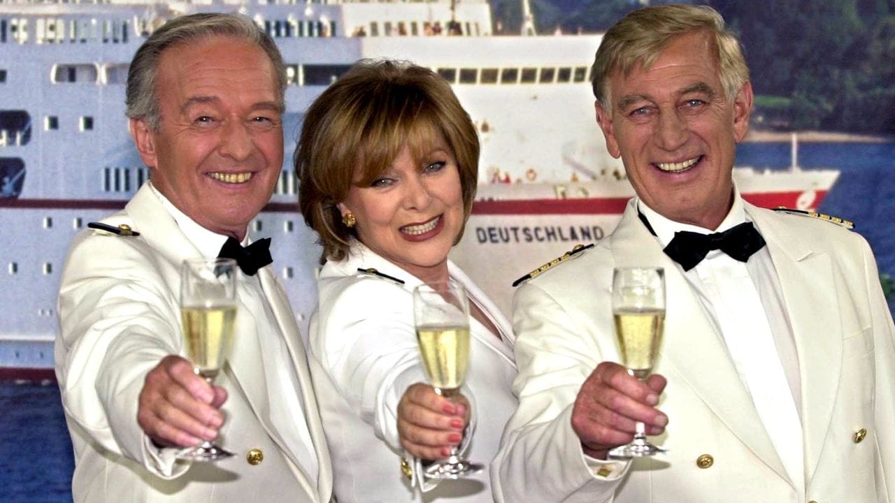 Heide Keller mt Siegfried Rauch (r) als Kapitän Jakob Paulsen und Horst 2001 in Hamburg. Heide Keller mt Siegfried Rauch (r) als Kapitän Jakob Paulsen und Horst 2001 in Hamburg.