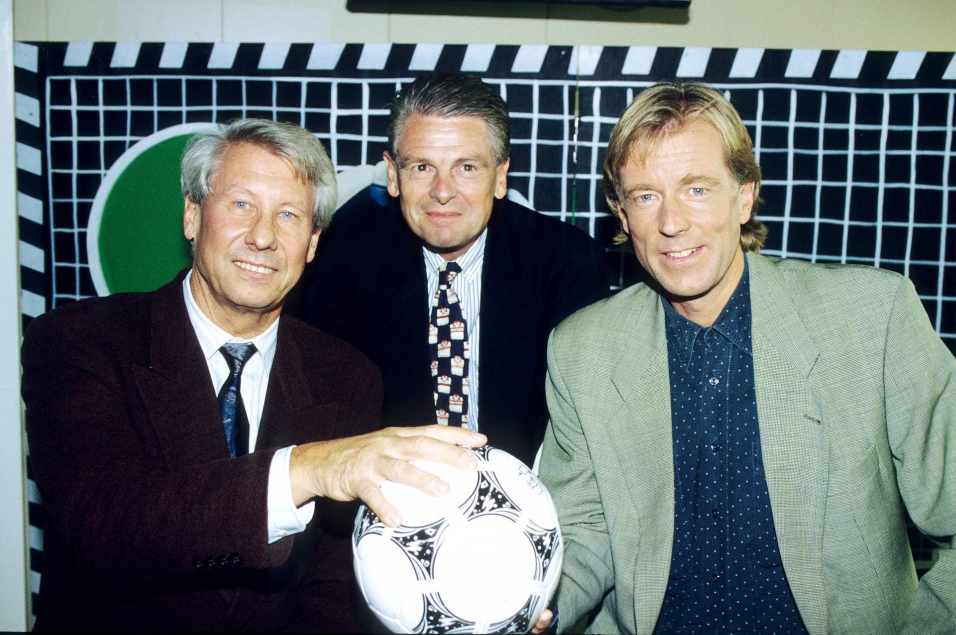 Wolf-Dieter Poschmann (r.) im Jahr 1994 neben Moderator Karl Senne (l.) und dem damaligen ZDF-Chefredakteur Klaus Bresser. Es war das erste Jahr seiner Moderation beim "aktuellen sportstudio".