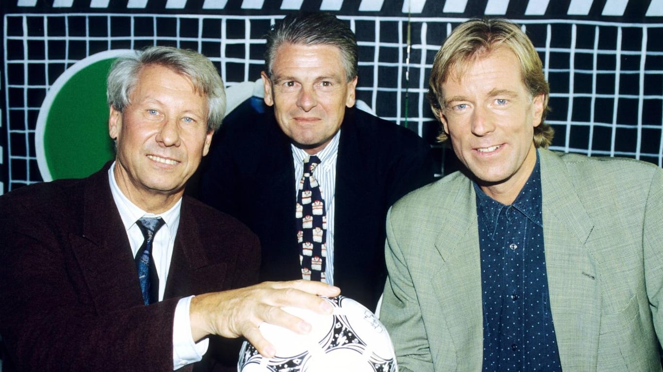 Wolf-Dieter Poschmann (r.) im Jahr 1994 neben Moderator Karl Senne (l.) und dem damaligen ZDF-Chefredakteur Klaus Bresser. Es war das erste Jahr seiner Moderation beim "aktuellen sportstudio".