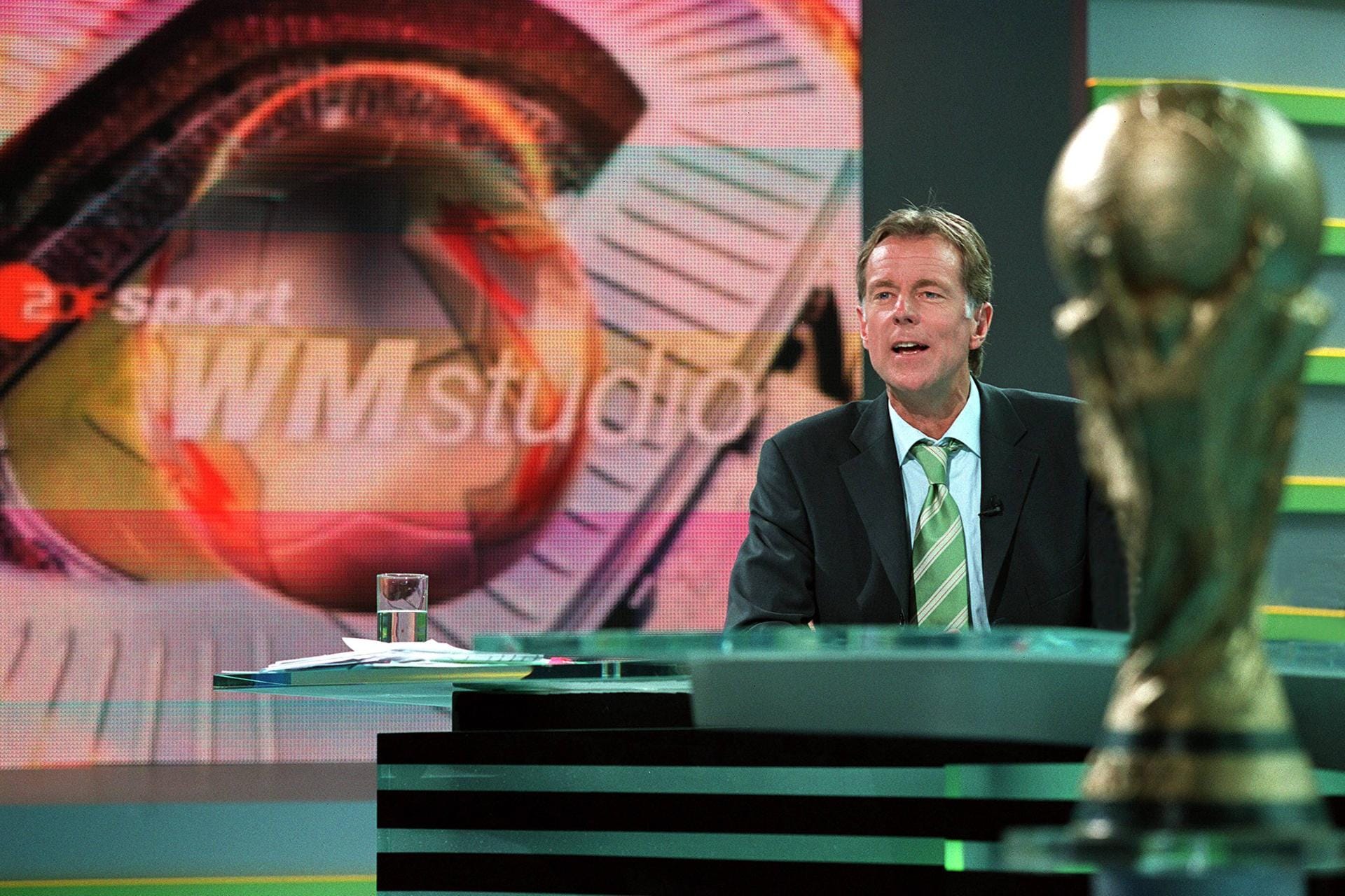 Von 1995 bis 2005 war er Sportchef beim ZDF und moderierte in dieser Zeit auch andere Sendungen wie das "WMstudio" zur WM 2002.
