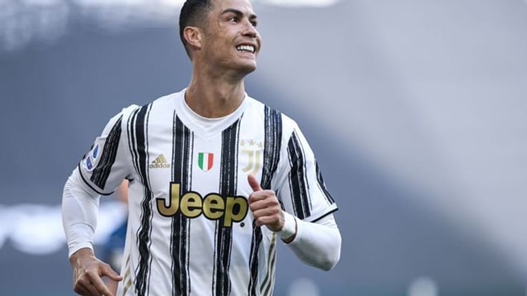 Fußball-Superstar Cristiano Ronaldo verlässt Juventus Turin in Richtung Manchester United.