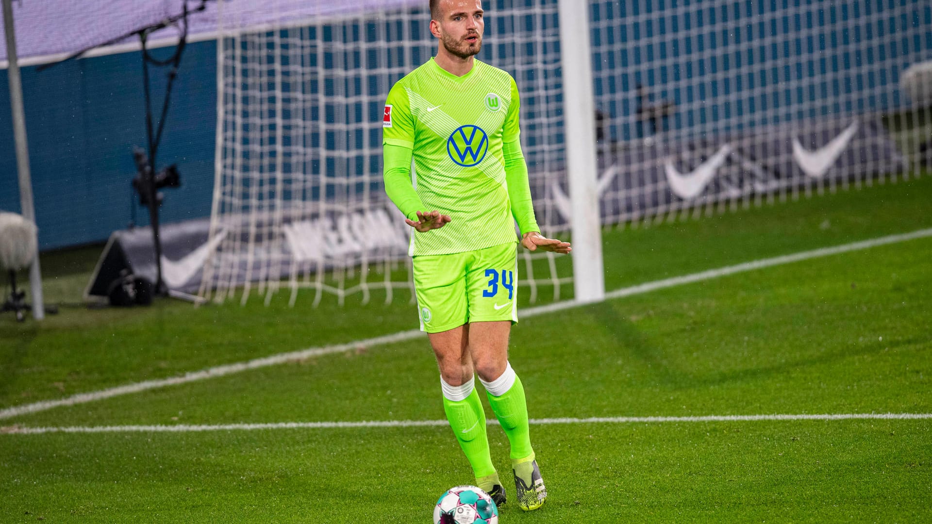 Beim BVB gibt es Personalmangel in der dezimierten Defensive. Marin Pongracic vom VfL Wolfsburg soll genau das lösen. Der Innenverteidiger wird mit Kaufoption ausgeliehen. Sein Vorteil: Bei Red Bull Salzburg spielte er bereits unter Marco Rose, kennt den neuen BVB-Trainer daher bestens.