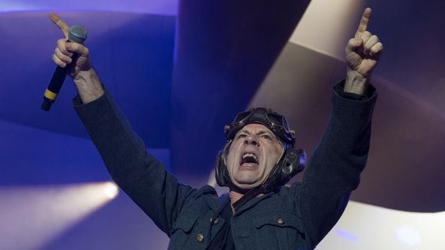 Sänger Bruce Dickinson beim Rockavaria-Konzert 2018 in München.