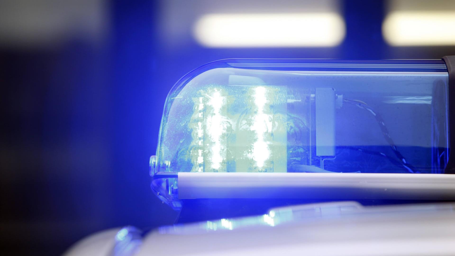 Blaulicht auf einem Polizeiwagen (Symbolbild).