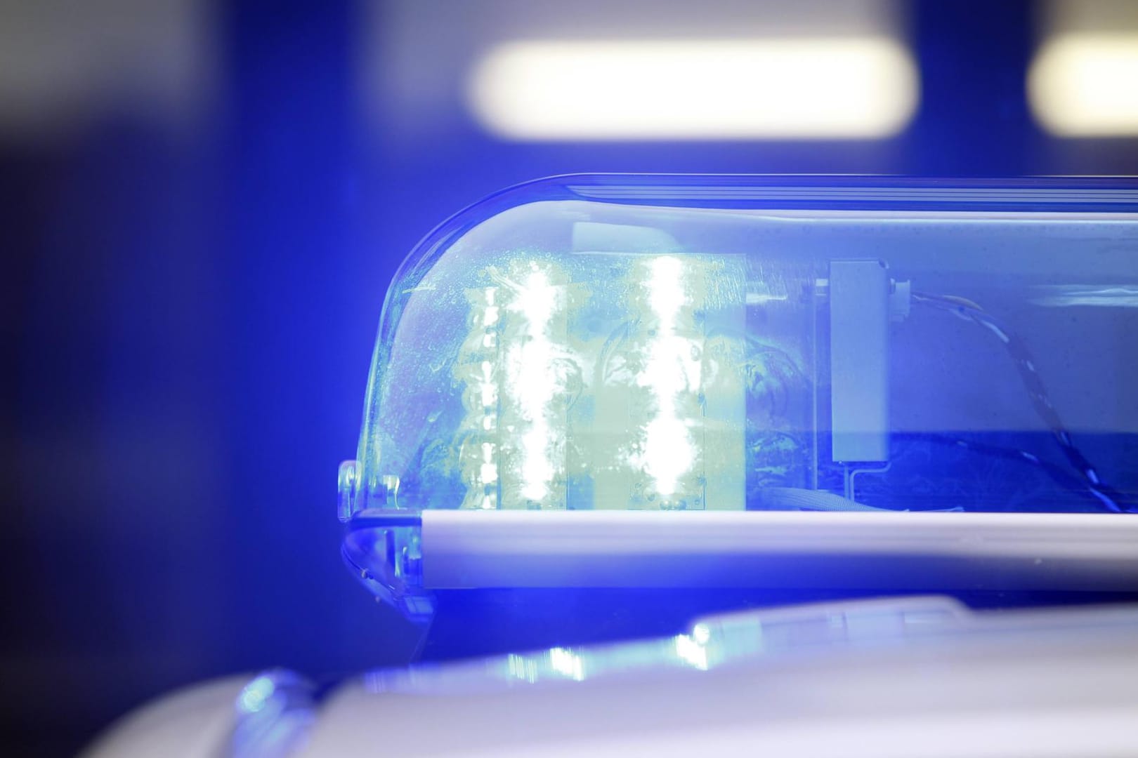 Blaulicht auf einem Polizeiwagen (Symbolbild).
