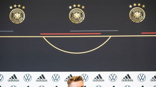 Marco Reus nimmt an der Pressekonferenz des DFB teil.