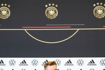Marco Reus nimmt an der Pressekonferenz des DFB teil.