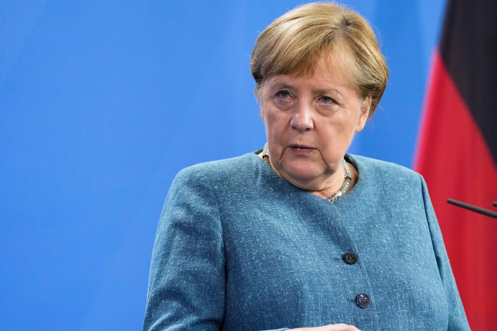 Berlin: Bundeskanzlerin Angela Merkel (CDU) gibt vor einem gemeinsamen Gespräch mit dem österreichischen Bundeskanzler Kurz im Bundeskanzleramt ein Statement ab.