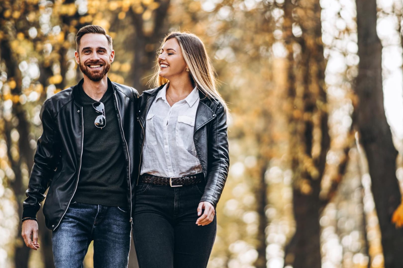 Mode im Sale: Viele Lederjacken und Ledermäntel für Damen und Herren sind momentan stark reduziert.