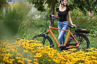 Signalfarbe: Spezielle Farbpigmente im Lack sollen diesen Fahrradrahmen bei Lichteinfall zum Leuchten bringen und so für mehr Sicherheit im Dunkeln sorgen.