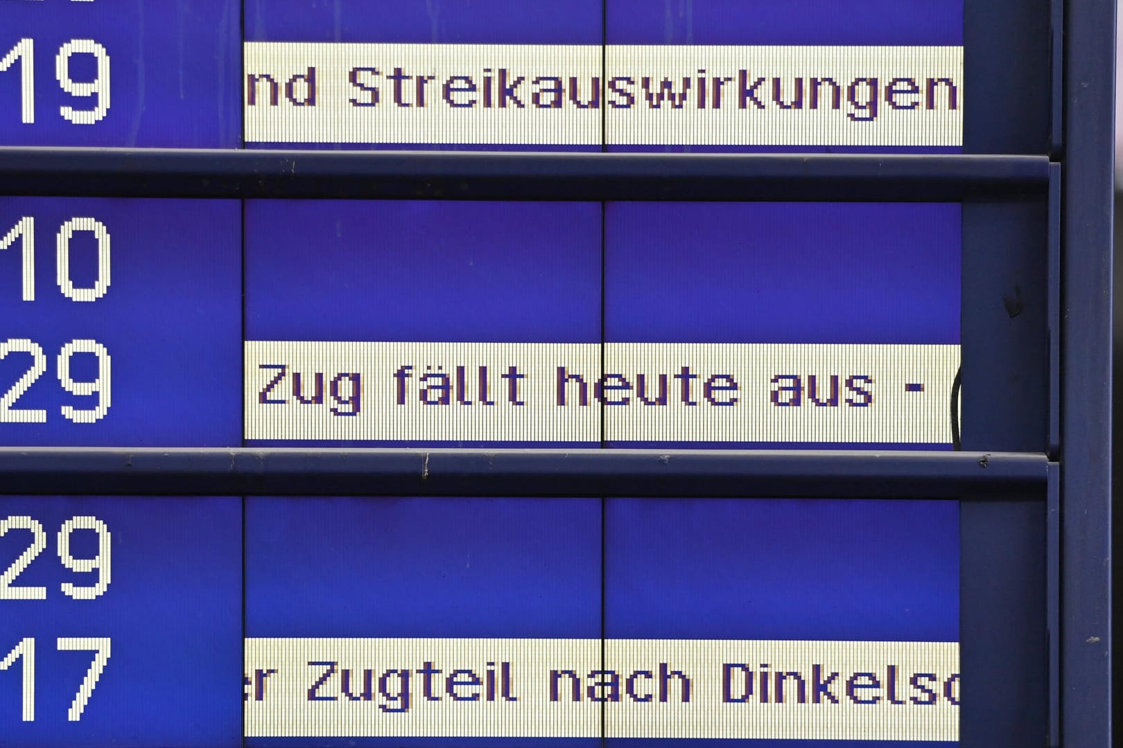 Eine Infotafel am Hauptbahnhof München informiert über den Bahnstreik der GDL (Symbolbild): Am 2. September geht die bislang längste Arbeitsniederlegung los.