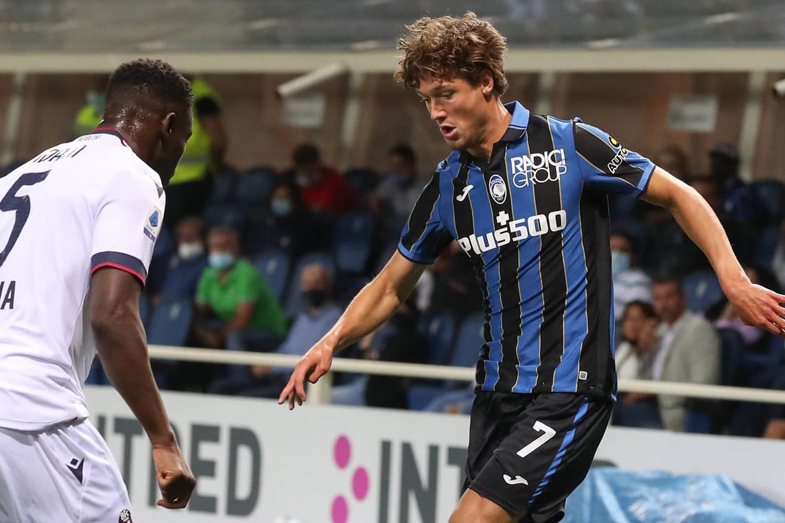 Als Ersatz für den nach Leipzig abgewanderten André Silva hat Eintracht Frankfurt Sam Lammers von Atalanta Bergamo ausgeliehen: Der 24 Jahre alte Niederländer wird bei den Hessen die Nummer 9 tragen.