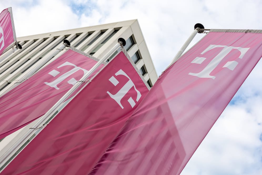 Das Logo der Telekom (Symbolbild): Das Unternehmens stellt ihren De-Mail-Dienst ein.