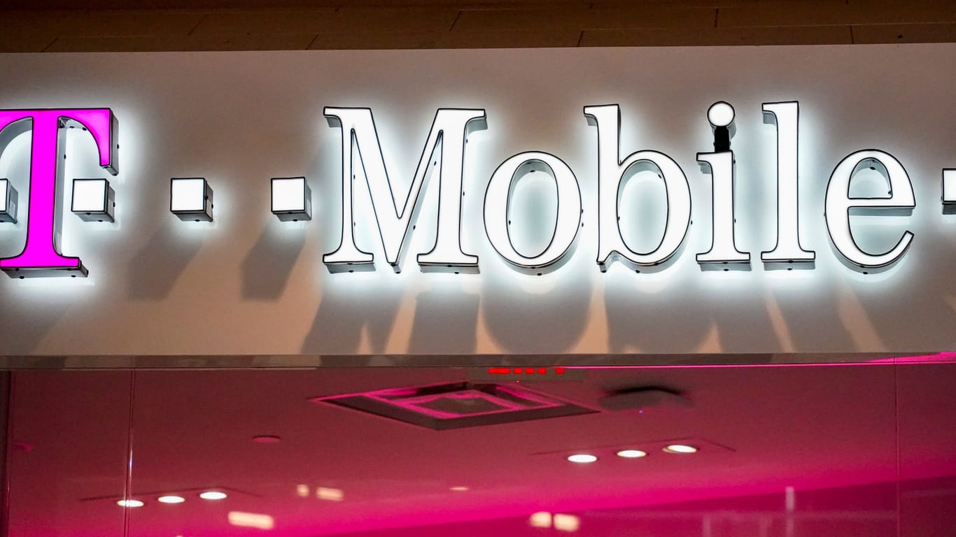 Das Logo von T-Mobile: Cyberkriminelle haben die US-Tochter der Telekom attackiert.