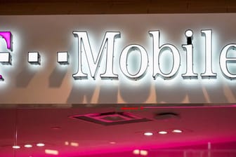 Das Logo von T-Mobile: Cyberkriminelle haben die US-Tochter der Telekom attackiert.