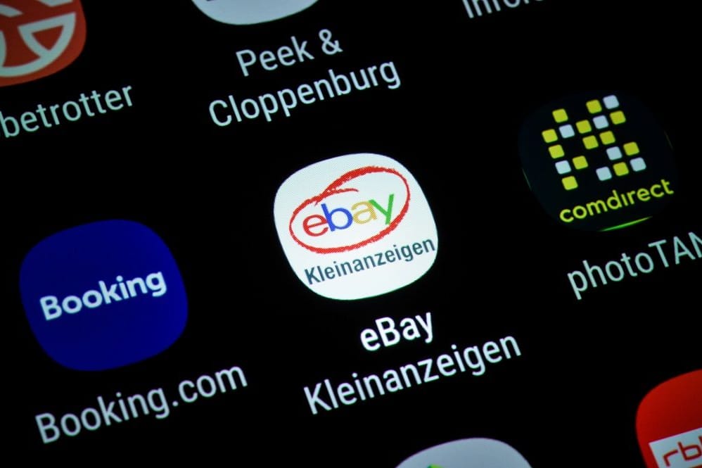 Die App von Ebay Kleinanzeigen auf einem Smartphone (Symbolbild): Das Portal muss ab 2024 seinen Namen ändern.