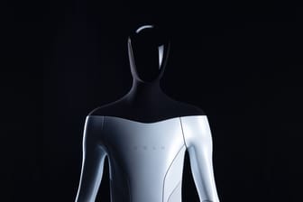 Die von Tesla zur Verfügung gestellte Illustration zeigt den humanoiden Roboter "Tesla". Tesla-CEO Musk hat die Entwicklung des Roboters angekündigt.