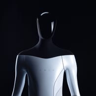 Die von Tesla zur Verfügung gestellte Illustration zeigt den humanoiden Roboter "Tesla". Tesla-CEO Musk hat die Entwicklung des Roboters angekündigt.