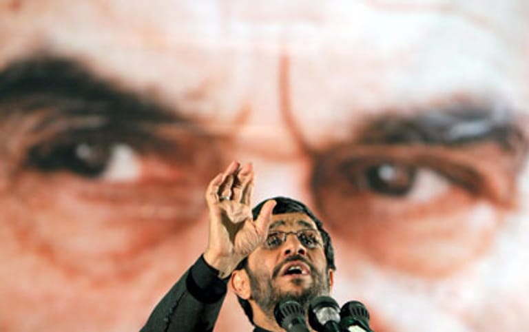 Mahmud Ahmadinedschad bei einer Ansprache (