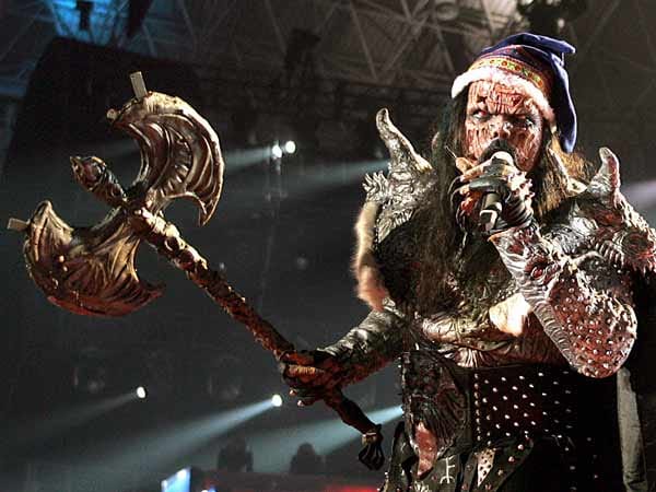 Scheinbar nicht zuletzt wegen ihrem Horror-Outfit schafften es die Musiker der finnischen Gruppe Lordi beim Eurovision Song Contest 2006 auf den ersten Platz. Scheinbar nicht zuletzt wegen ihrem Horror-Outfit schafften es die Musiker der finnischen Gruppe Lordi beim Eurovision Song Contest 2006 auf den ersten Platz.