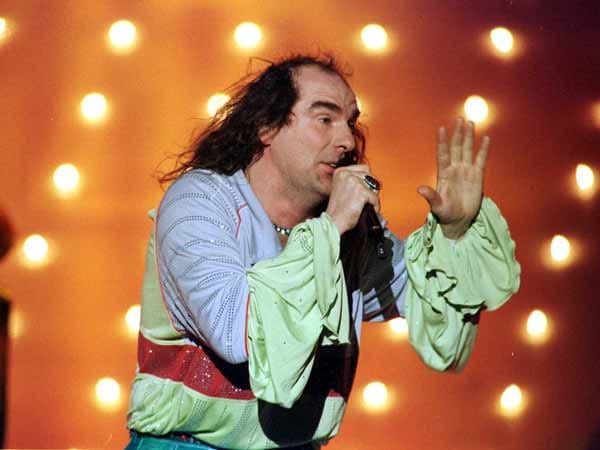 Auch bei ihm fragt man sich, wo er seine immer neuen, immer schrägeren Kostüme überhaupt herbekommt: Ulk-Rocker Guildo Horn im Glamour-Outfit. Auch bei ihm fragt man sich, wo er seine immer neuen, immer schrägeren Kostüme überhaupt herbekommt: Ulk-Rocker Guildo Horn im Glamour-Outfit.