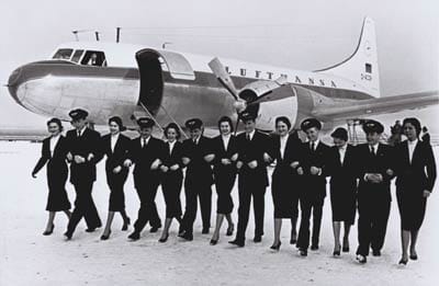 Mode über den Wolken: 50 Jahre Lufthansa-Stewardessen (