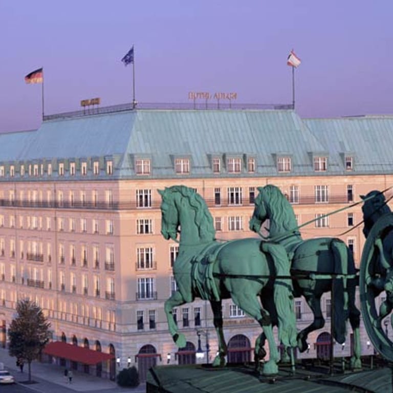 Das Nobel-Hotel liegt im Herzen Berlins, direkt am Brandenburger Tor. (