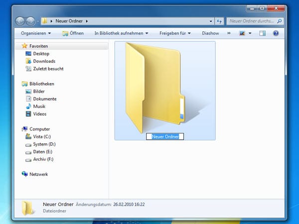 Neuen Ordner anlegen – Windows 7: Um ein neues Verzeichnis anzulegen, bedient man sich in Windows entweder des gleichnamigen Befehls im Dateimanagers oder wählt den Weg über das Kontextmenü "Neu, Ordner". In Windows 7 erledigen Sie das mit einem Tastendruck. So geht's: Wechseln Se in das Verzeichnis, wo Sie einen neuen Ordner anlegen wollen und drücken Sie die Tastenkombination [Strg Shift N].