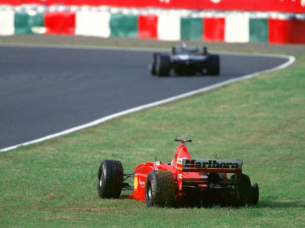 Die ersten Jahre bei Ferrari sind nicht von Erfolg gekrönt. Häufig plagen Schumacher Defekte, später muss er sich hinter seinem McLaren-Konkurrenten Mika Häkkinen anstellen. Die ersten Jahre bei Ferrari sind nicht von Erfolg gekrönt. Häufig plagen Schumacher Defekte, später muss er sich hinter seinem McLaren-Konkurrenten Mika Häkkinen anstellen.